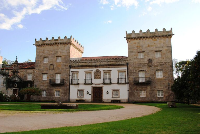 1280px Pazo Quinones de Leon Castrelos 1 768x514